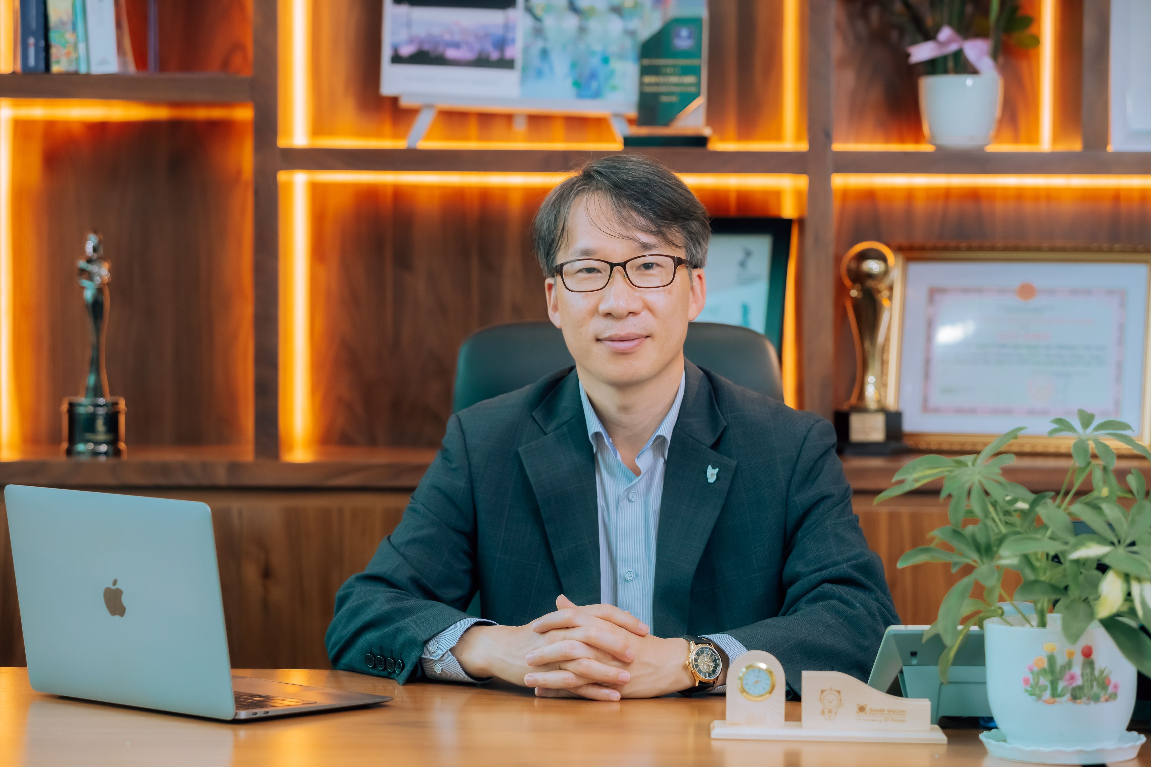 Shinhan Finance giới thiệu Tổng giám đốc mới, Ông Chun Young ILL
