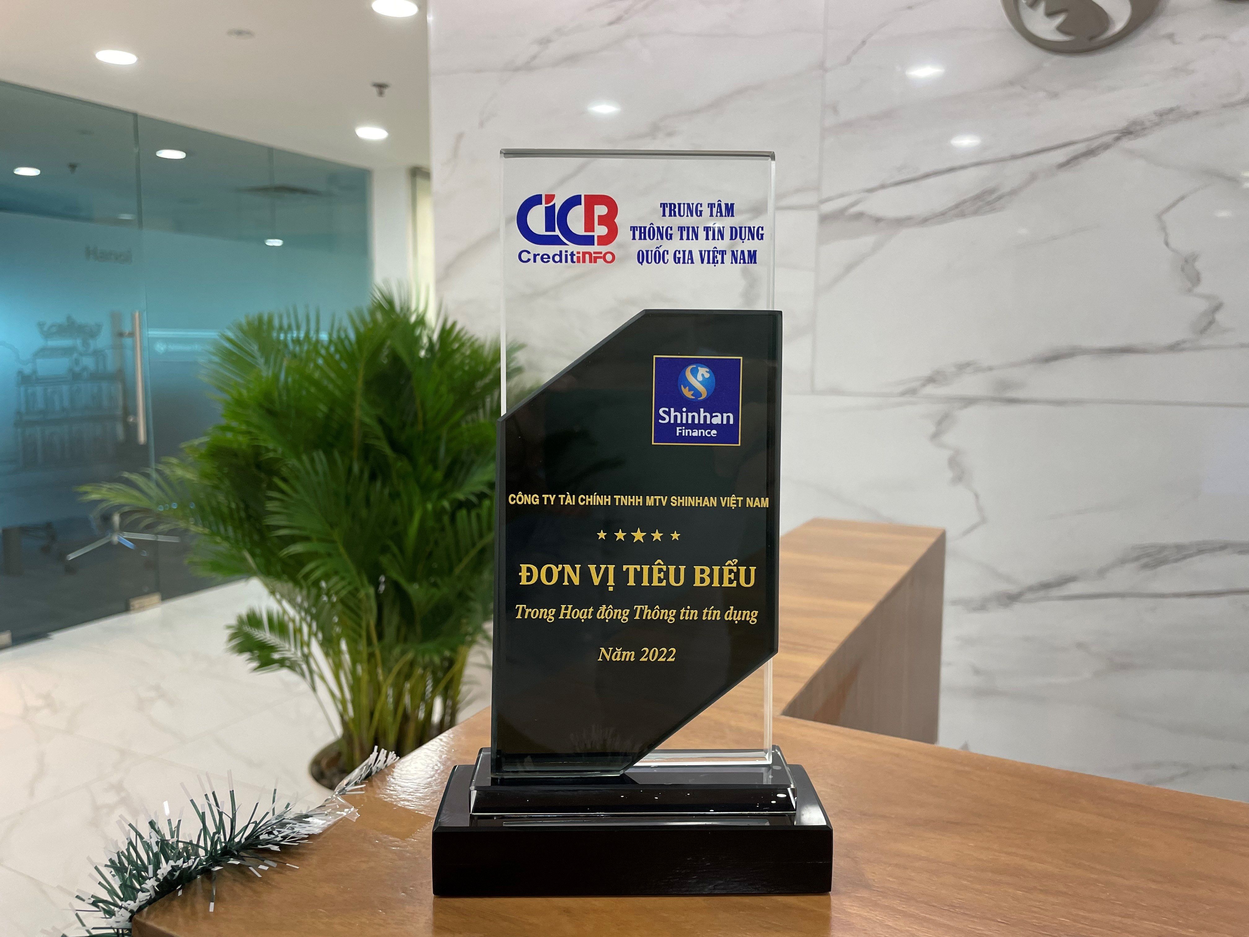 Shinhan Finance được vinh danh “Đơn vị tiêu biểu trong hoạt động thông tin tín dụng 2022”